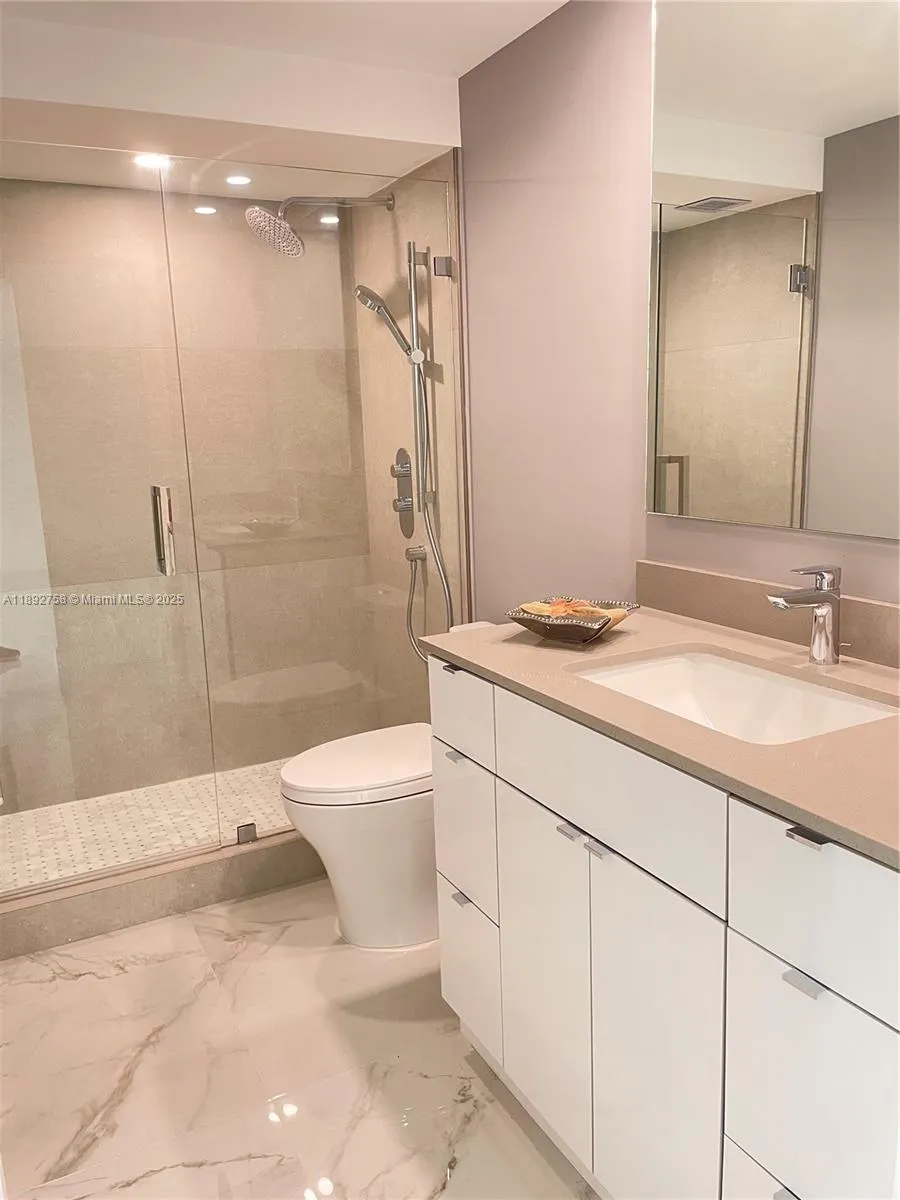 5005 Collins Ave, #1423
