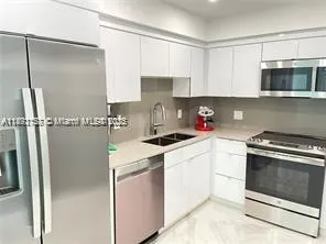 5005 Collins Ave, #1423