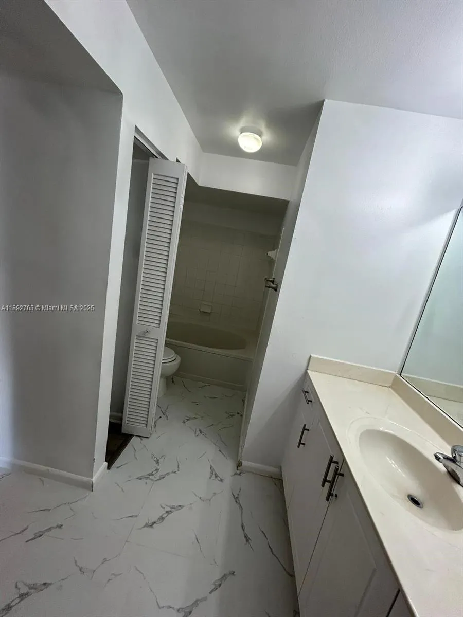 4815 Via Palm Lks, #1411