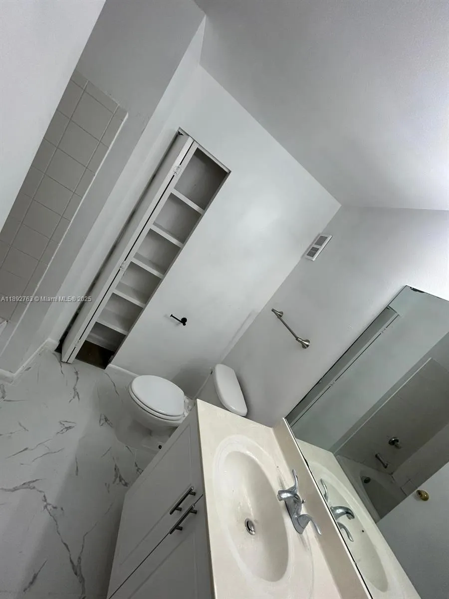 4815 Via Palm Lks, #1411