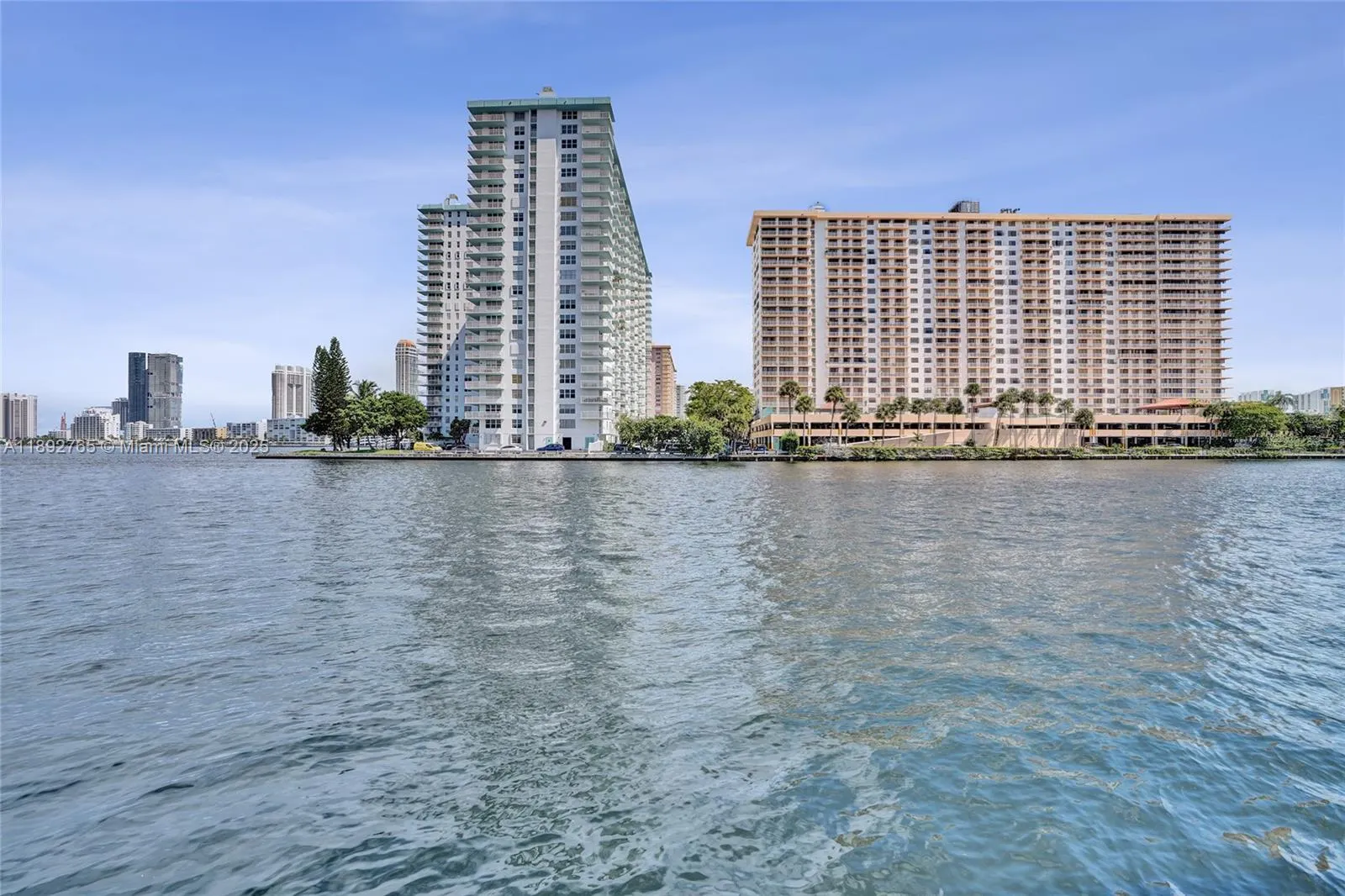 4000 NE 170 ST, #106