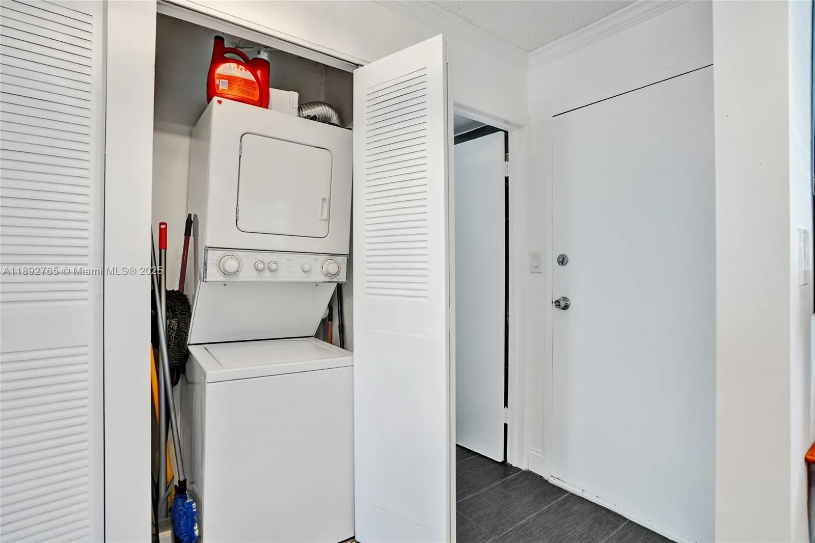 4000 NE 170 ST, #106