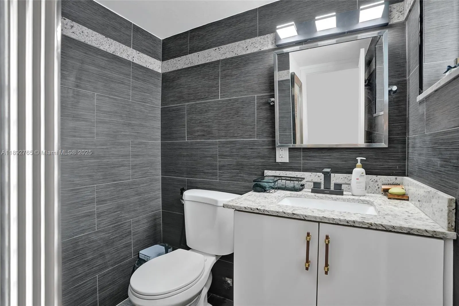 4000 NE 170 ST, #106