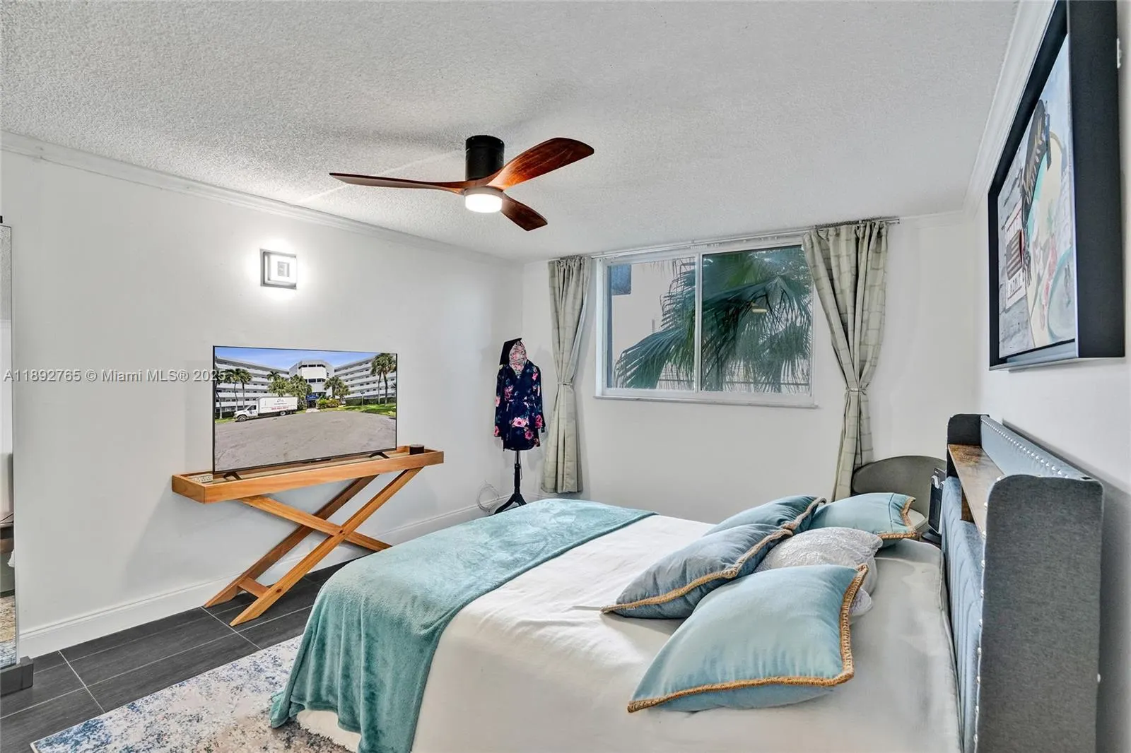 4000 NE 170 ST, #106