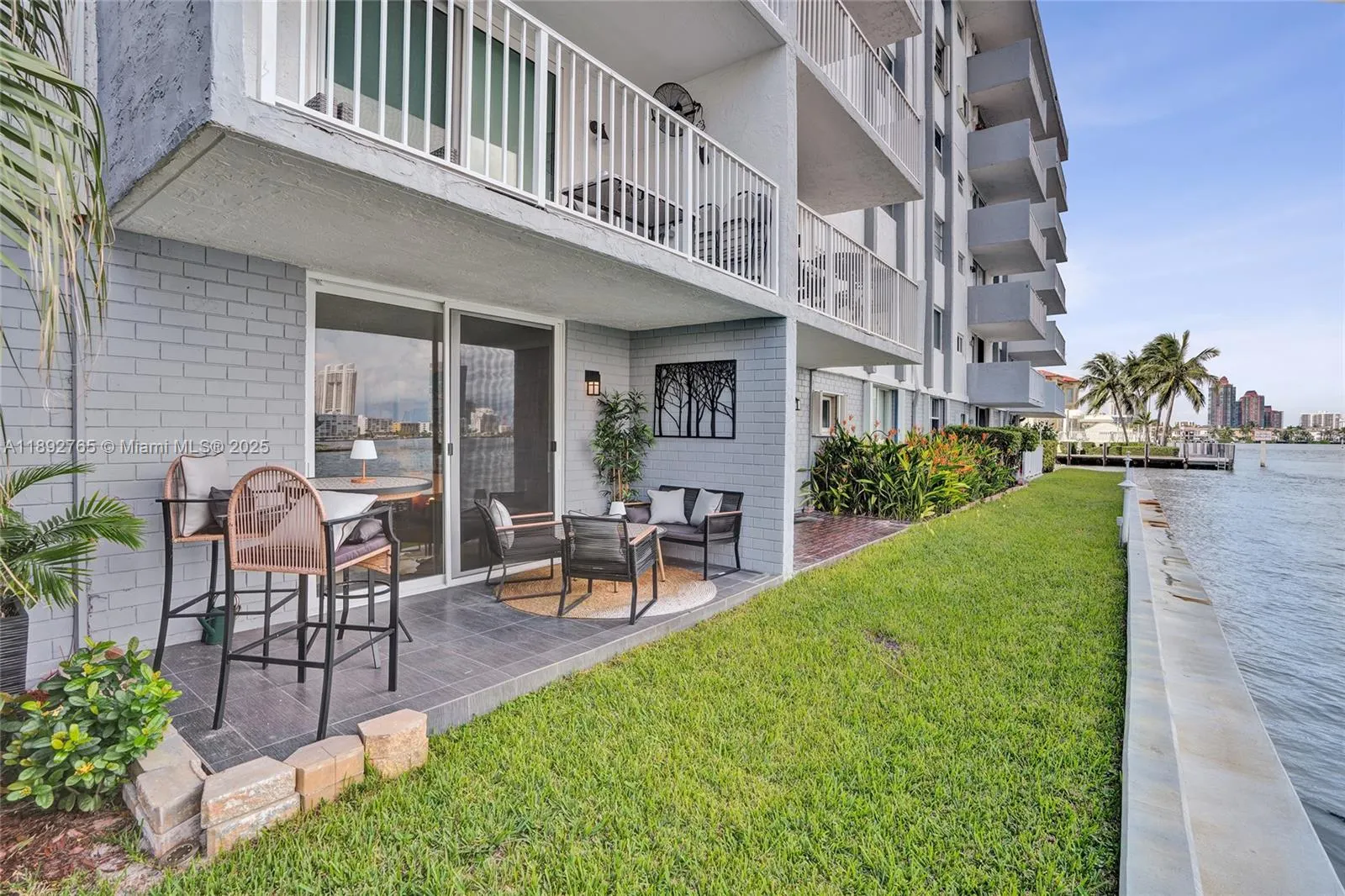 4000 NE 170 ST, #106