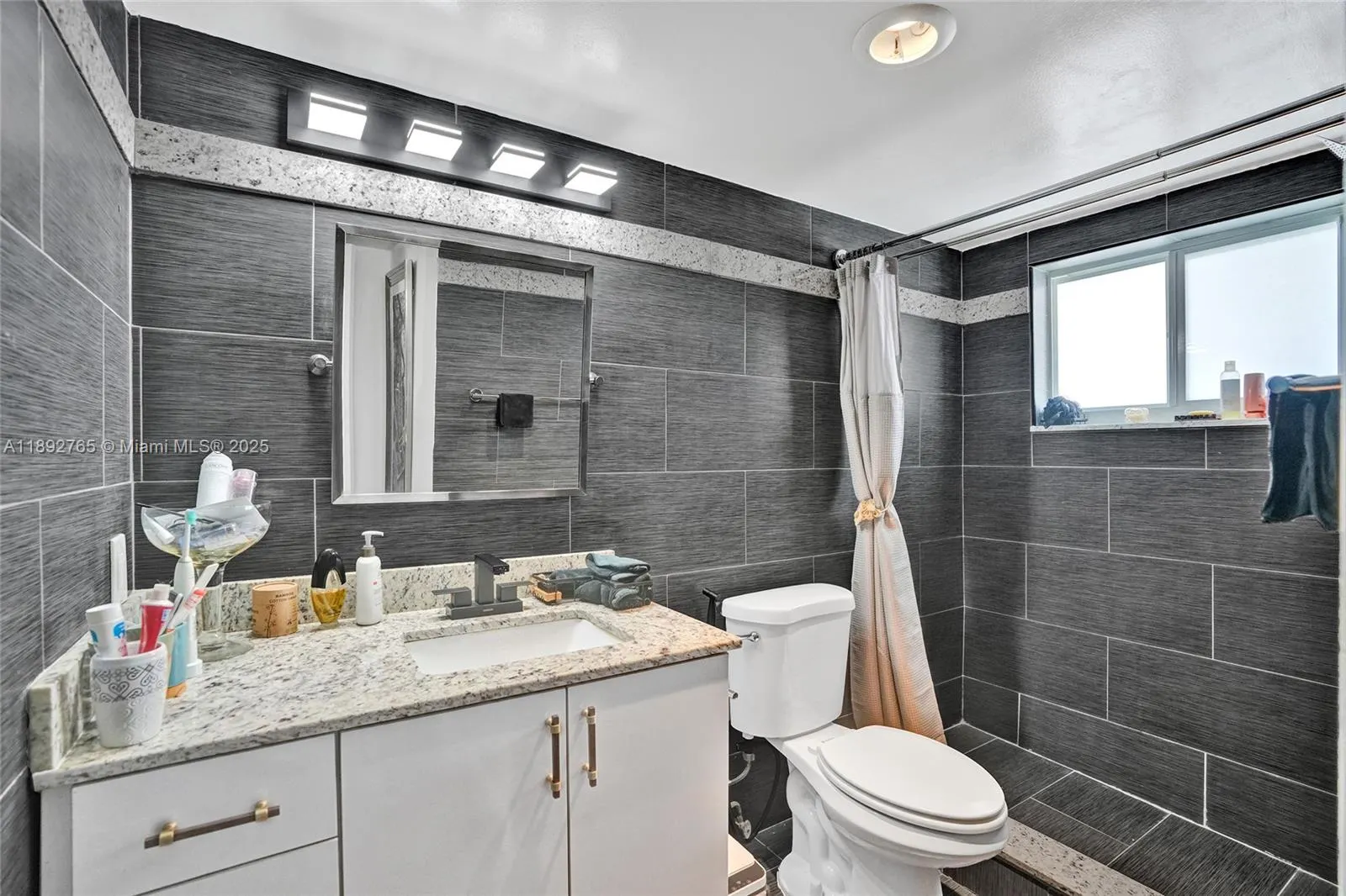 4000 NE 170 ST, #106