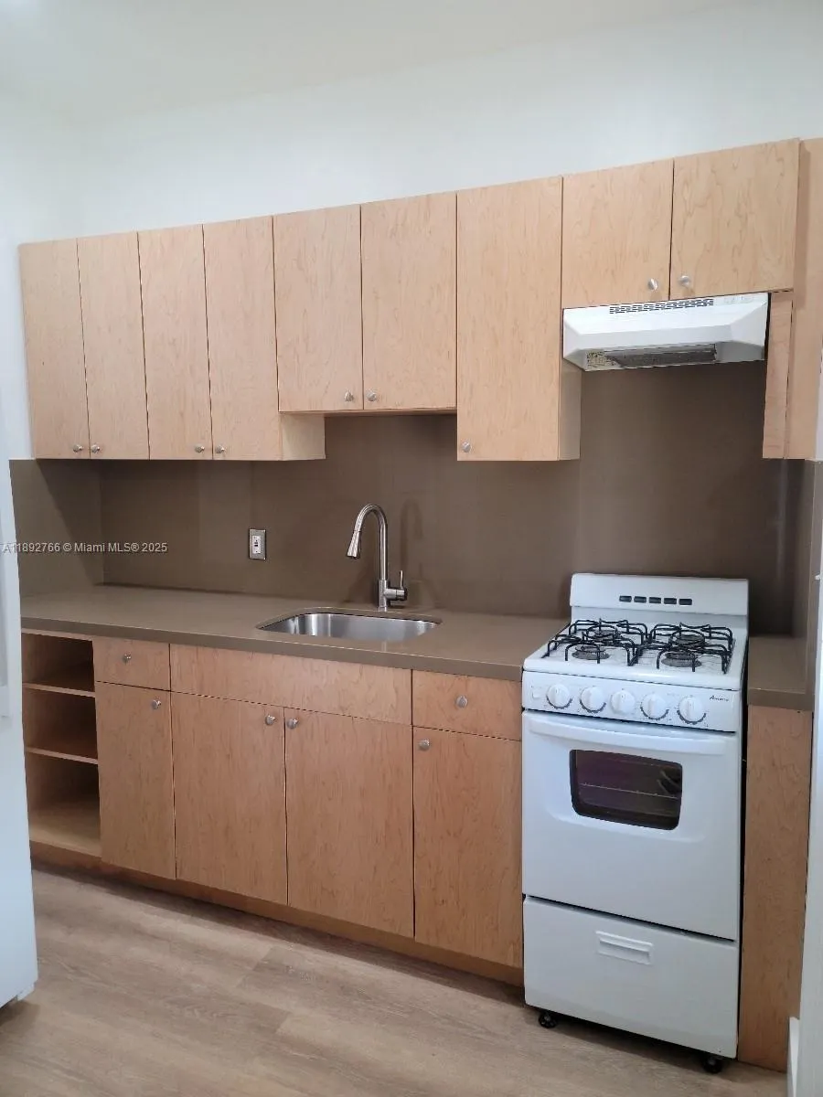 7710 Carlyle Ave, #1