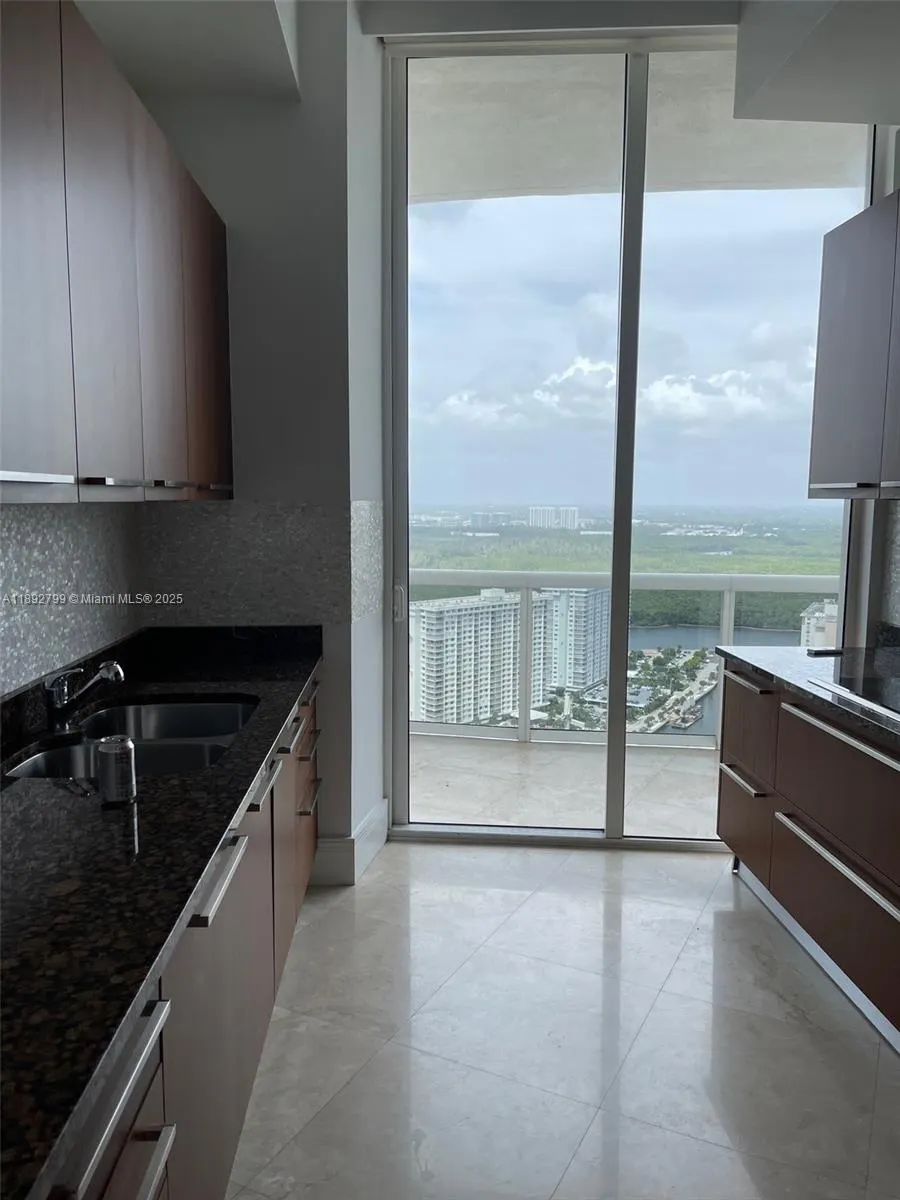 15901 Collins Ave, #3405
