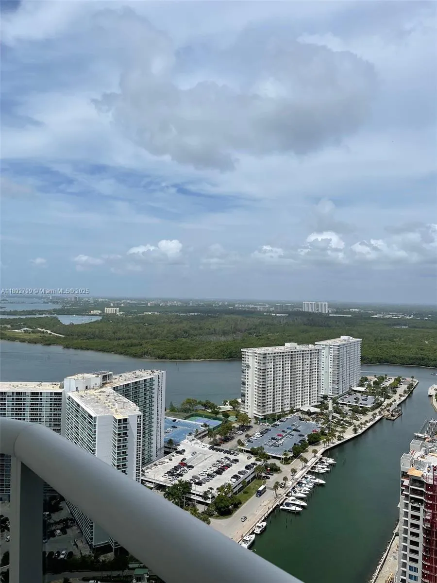15901 Collins Ave, #3405