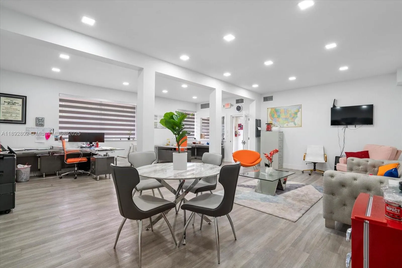 960 W 84th St