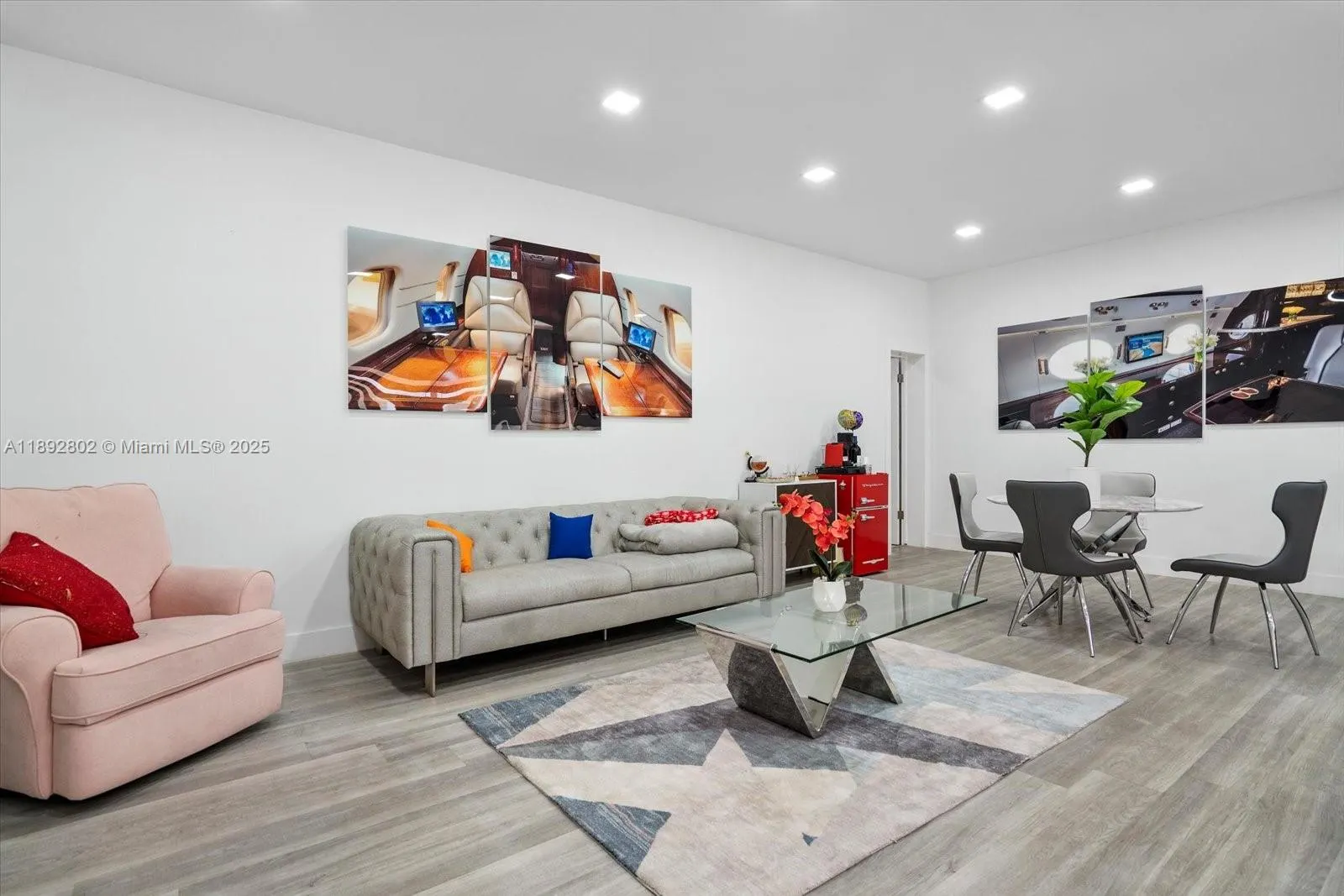 960 W 84th St