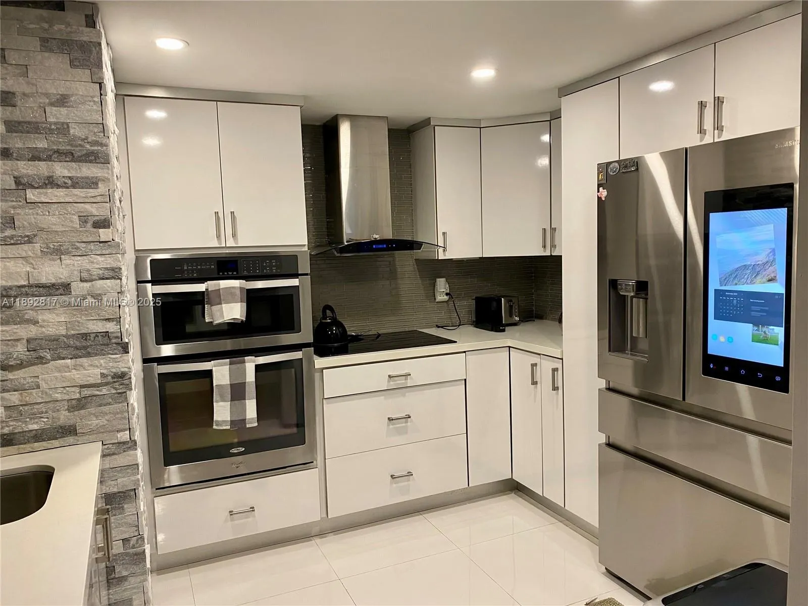555 NE 15th St, #12J