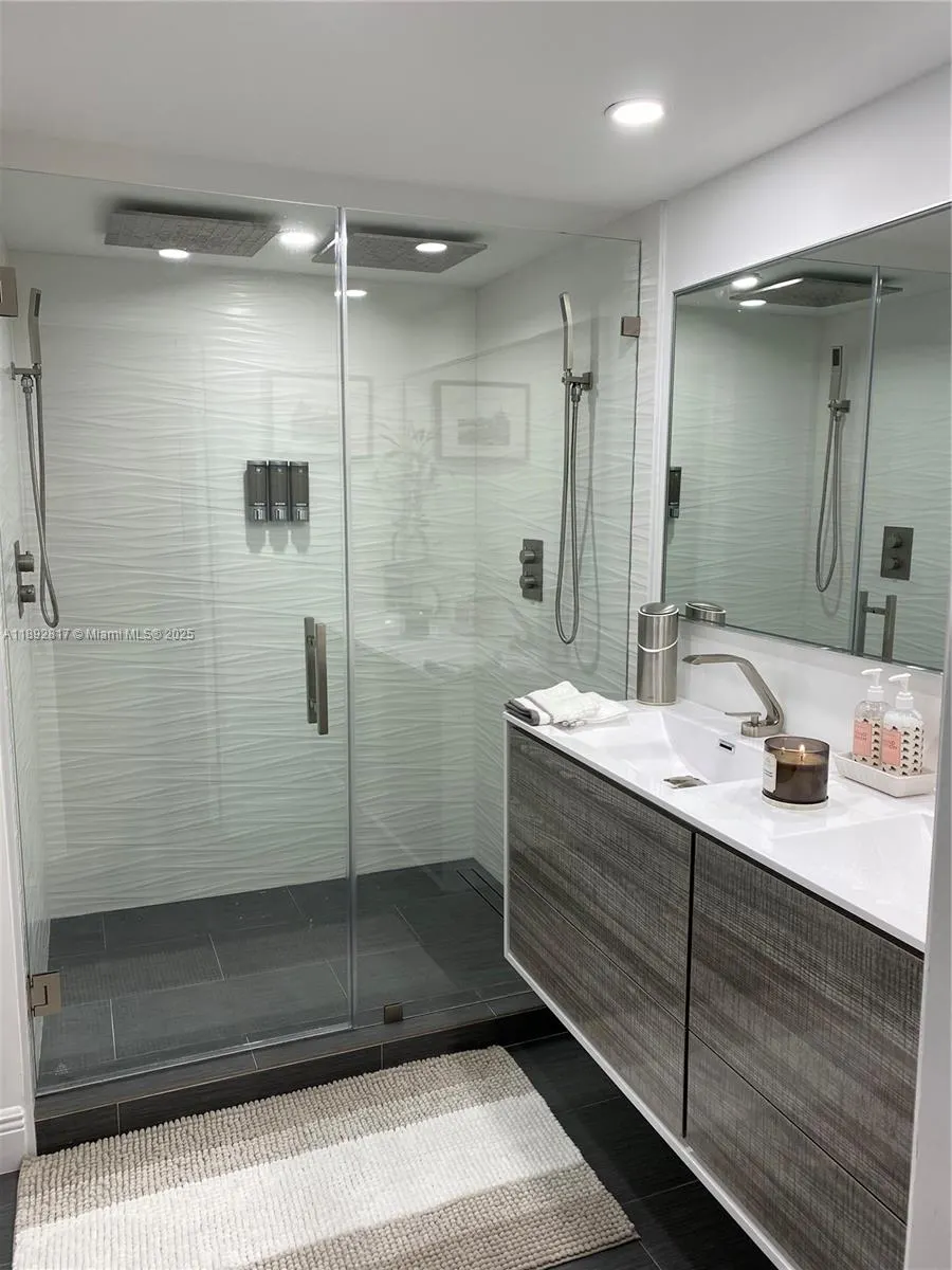 555 NE 15th St, #12J