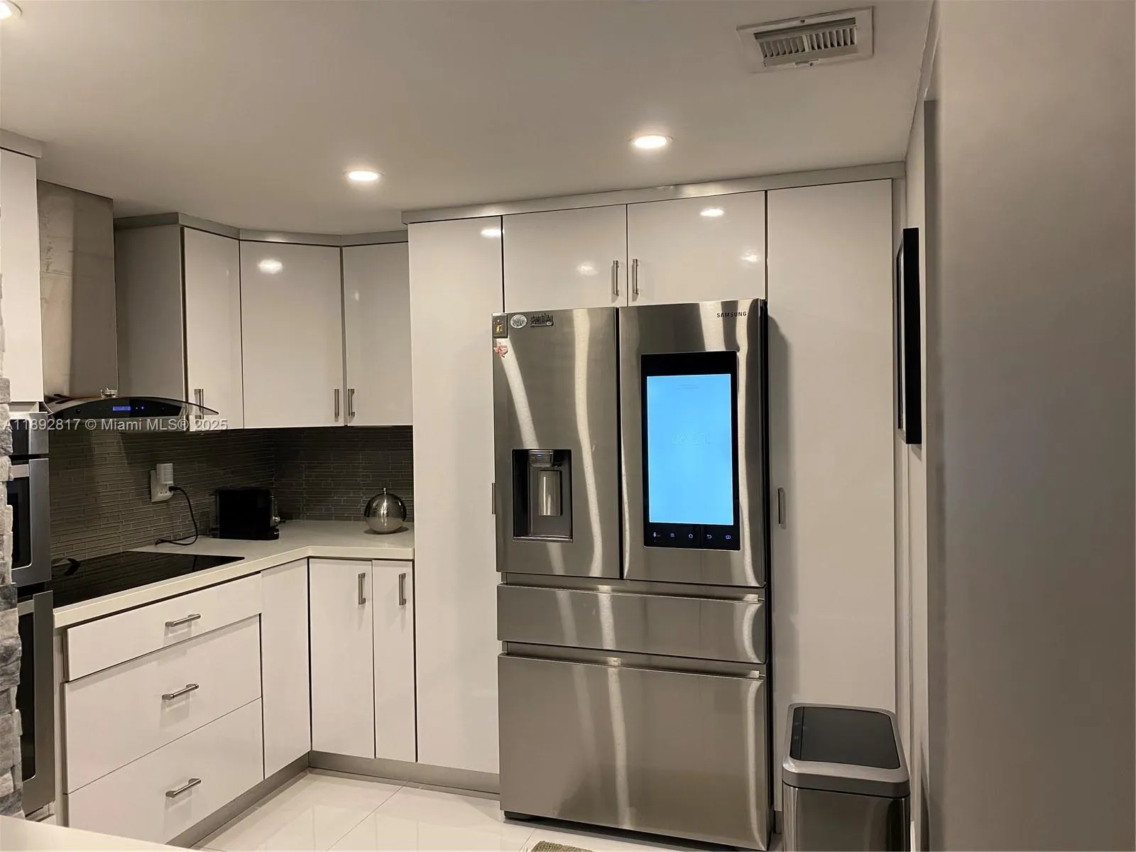 555 NE 15th St, #12J