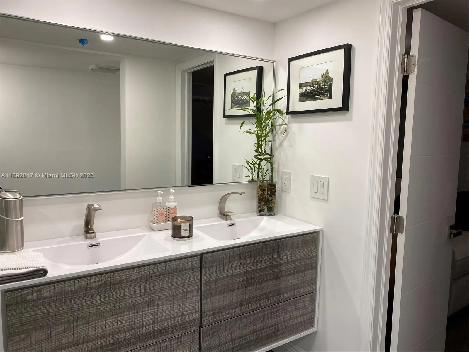 555 NE 15th St, #12J
