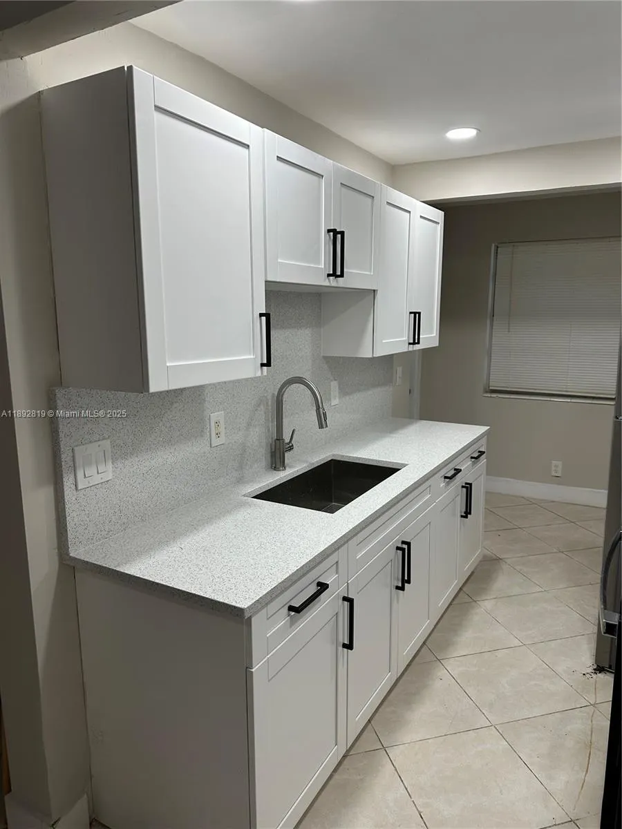 1100 NE 1st Ct, #102