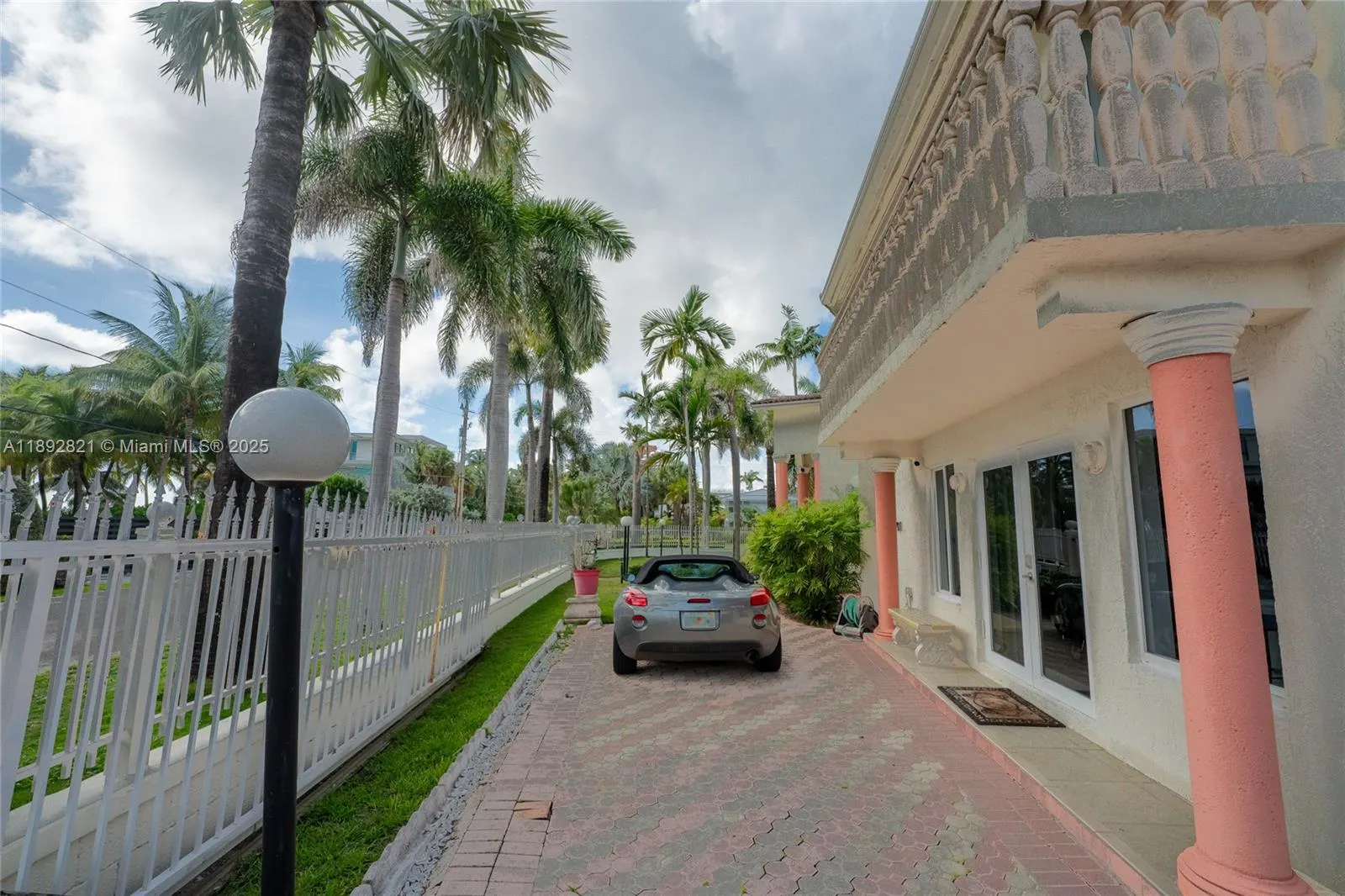 2701 N Atlantic Blvd