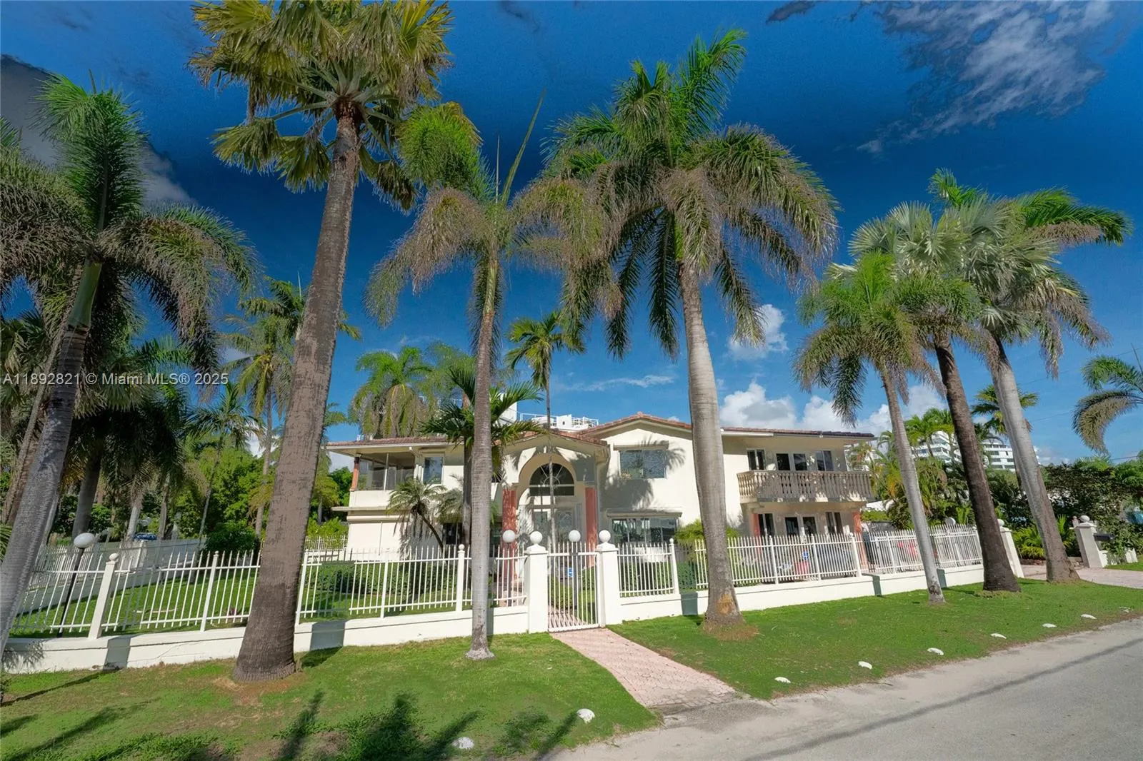 2701 N Atlantic Blvd