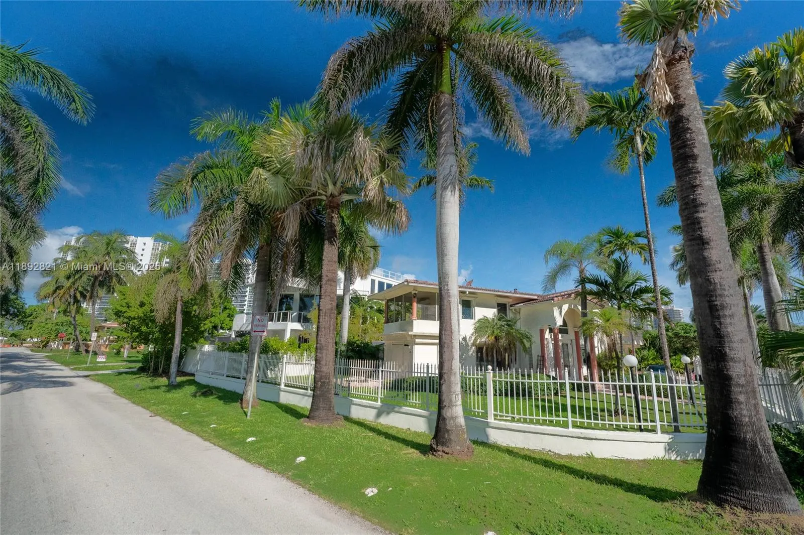 2701 N Atlantic Blvd