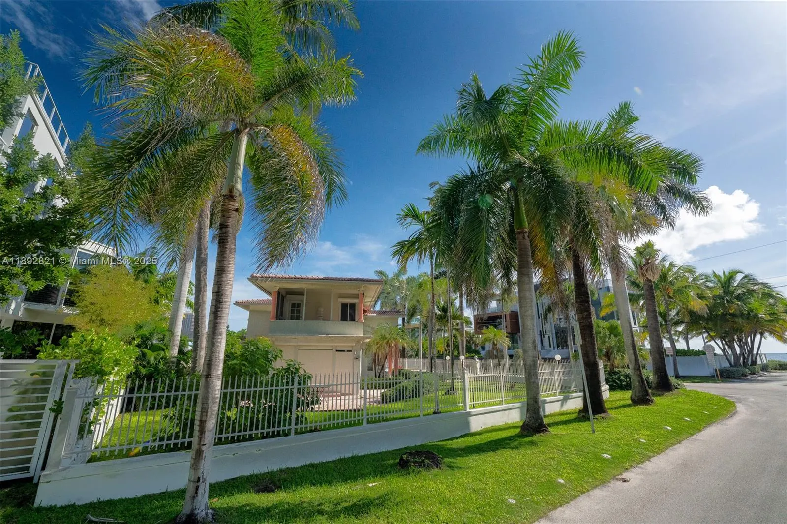 2701 N Atlantic Blvd