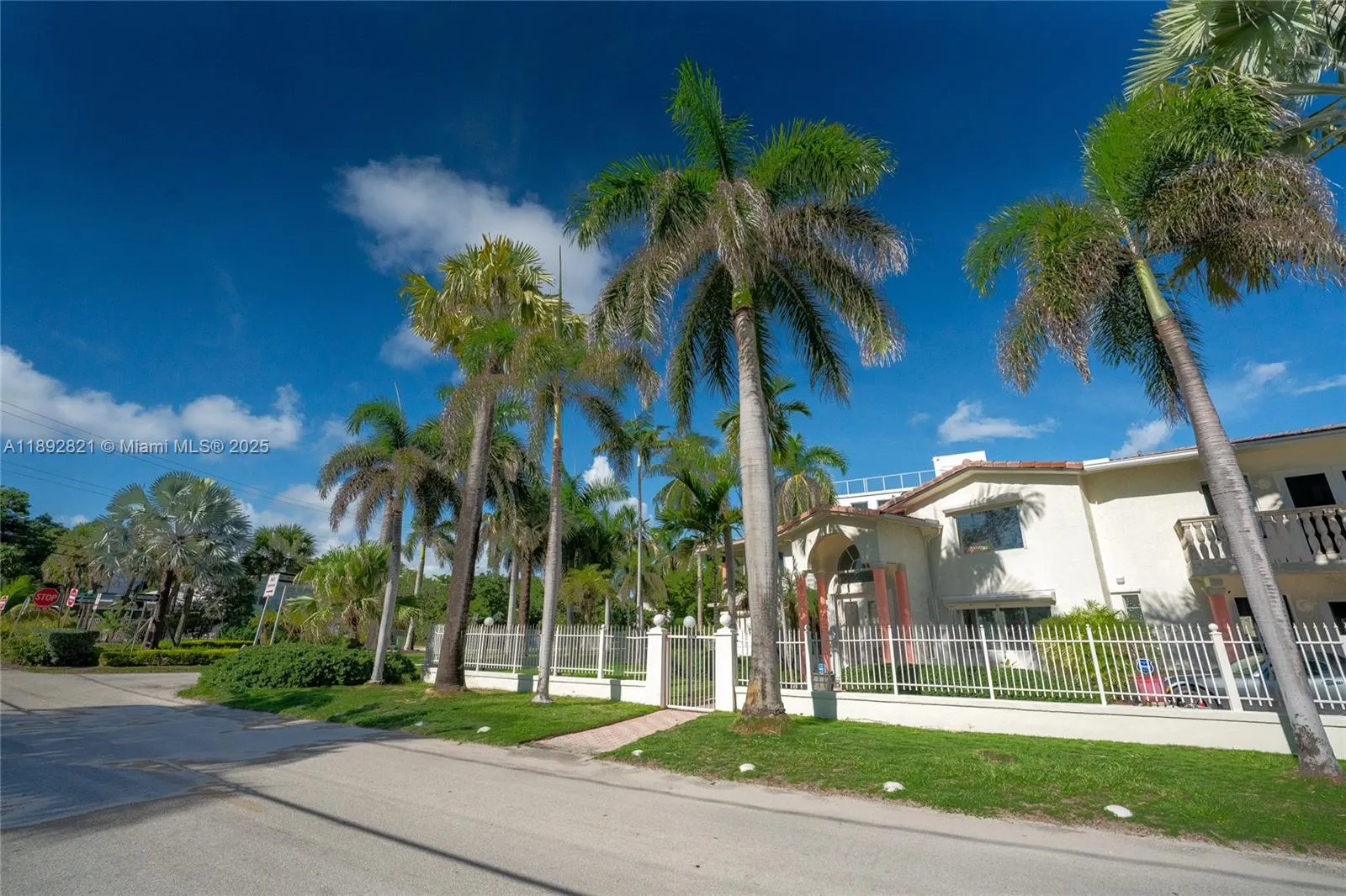 2701 N Atlantic Blvd