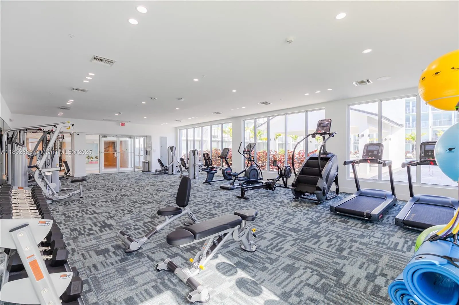 1950 W 49th St, #303