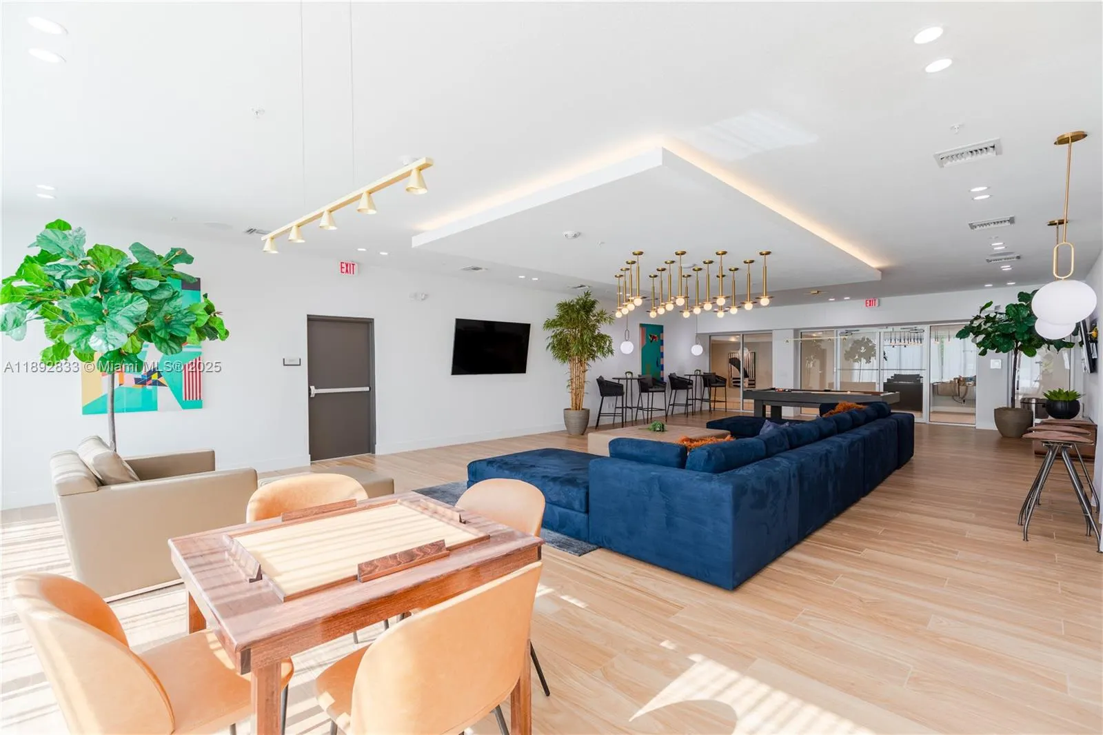 1950 W 49th St, #303