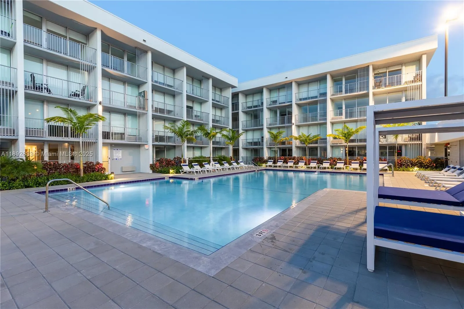 1950 W 49th St, #303