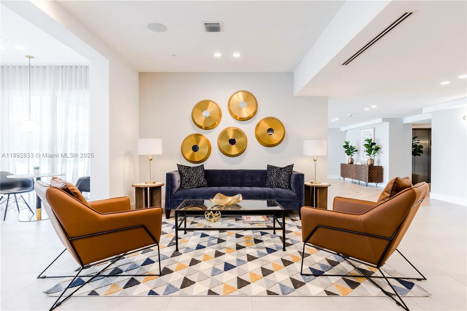 1950 W 49th St, #303