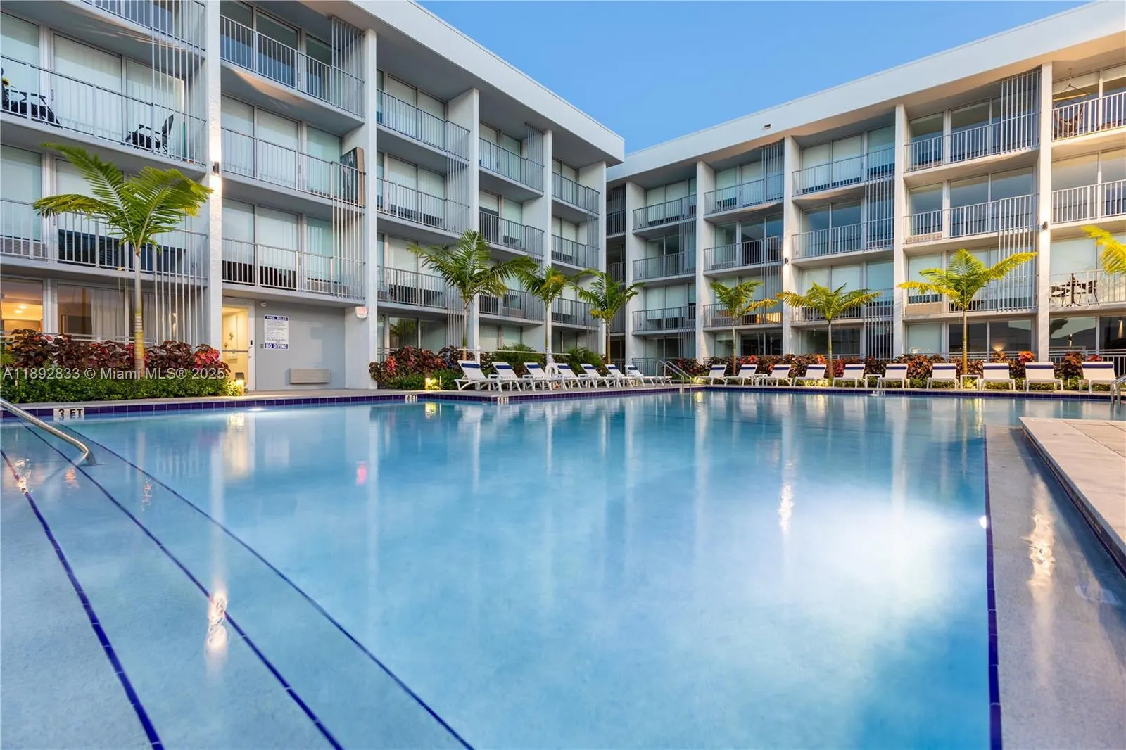 1950 W 49th St, #303