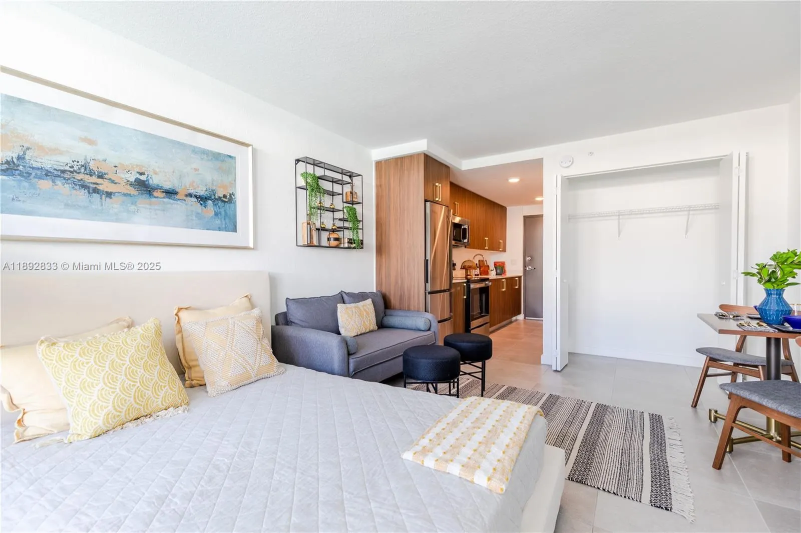 1950 W 49th St, #303