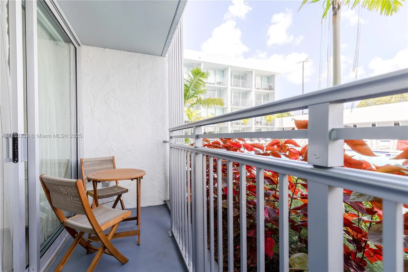 1950 W 49th St, #303