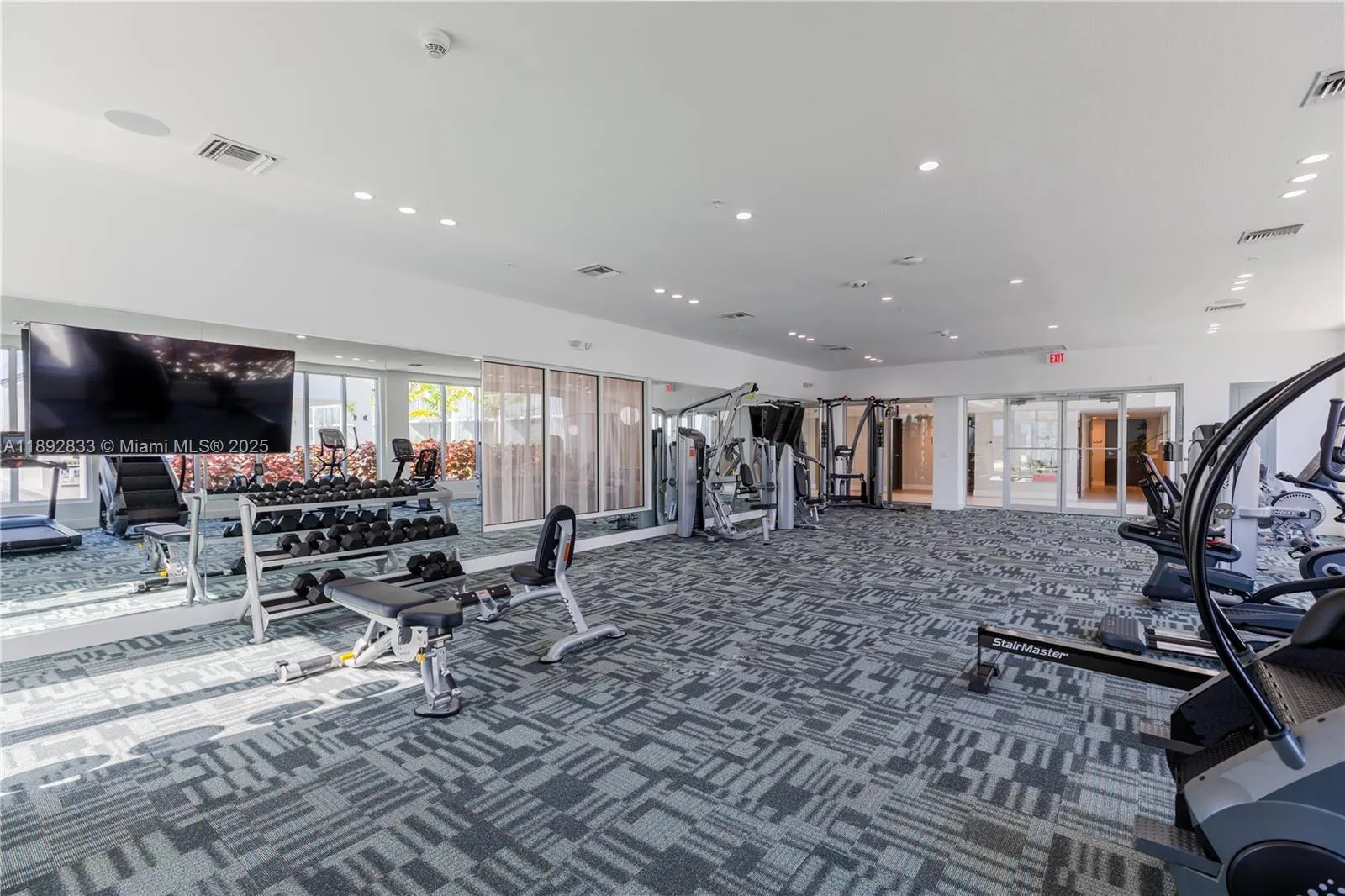 1950 W 49th St, #303