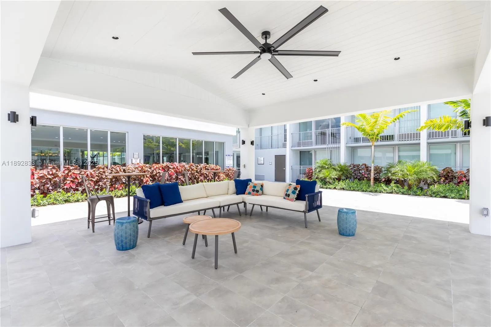 1950 W 49th St, #303