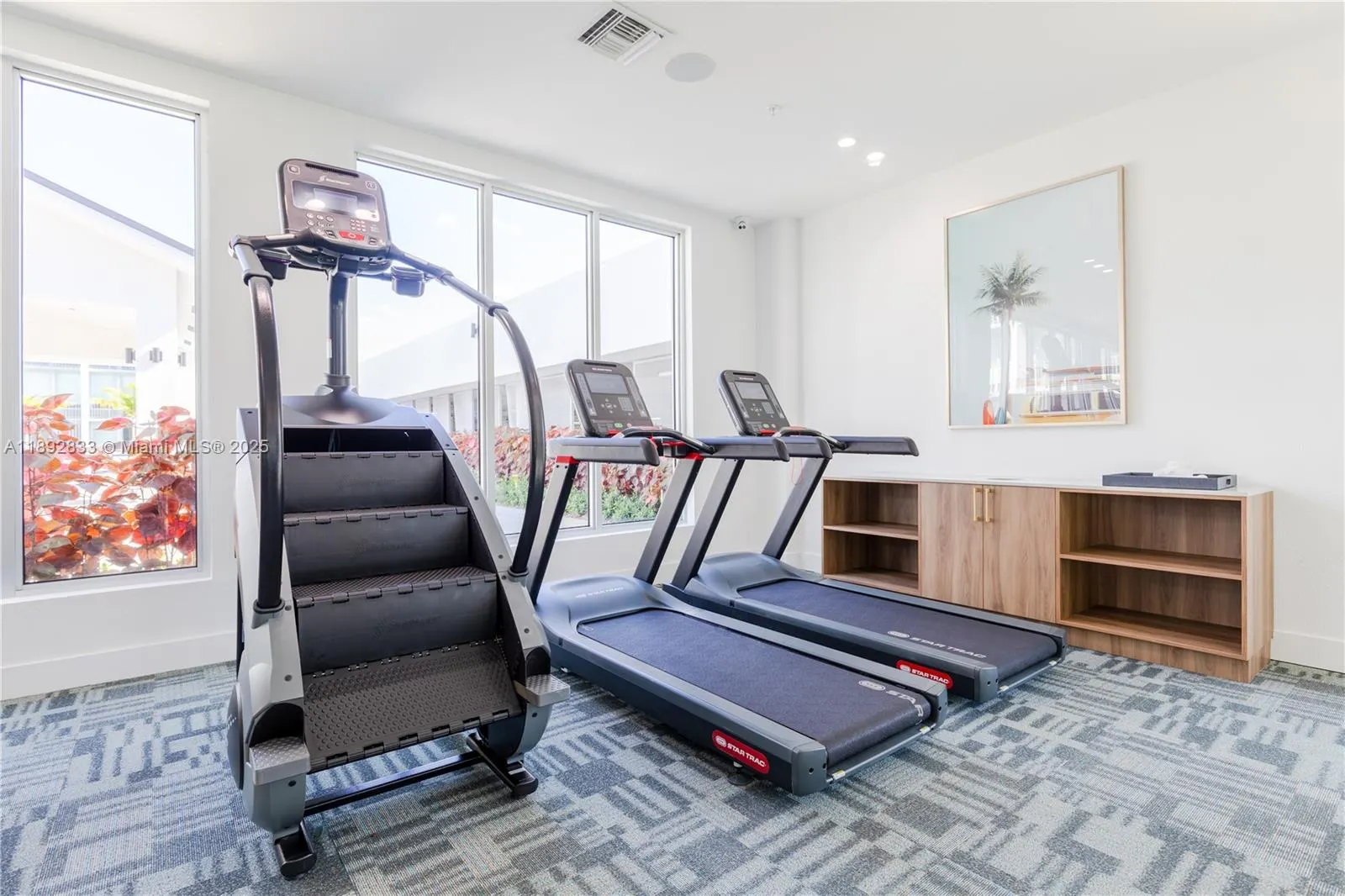 1950 W 49th St, #303