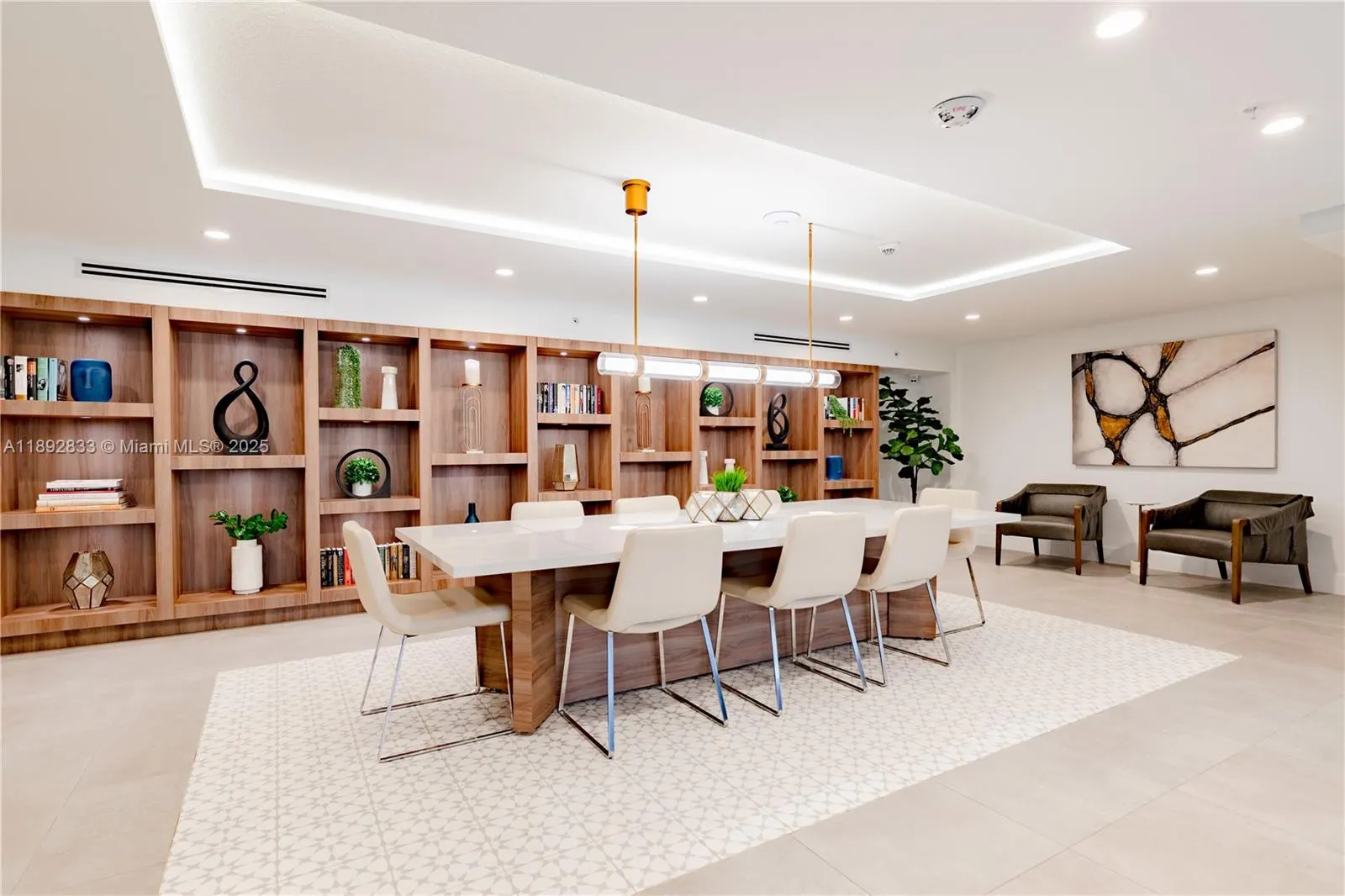 1950 W 49th St, #303