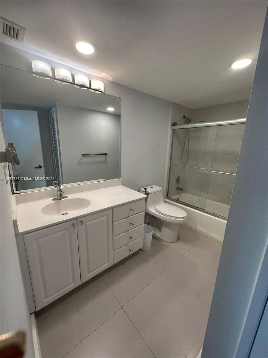 19380 Collins Ave, #511