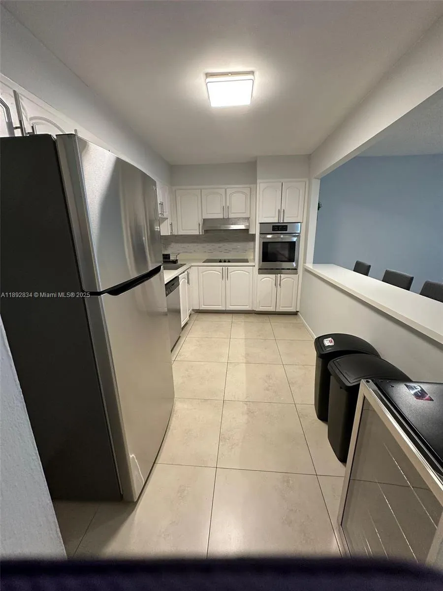 19380 Collins Ave, #511