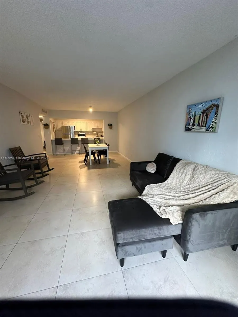19380 Collins Ave, #511