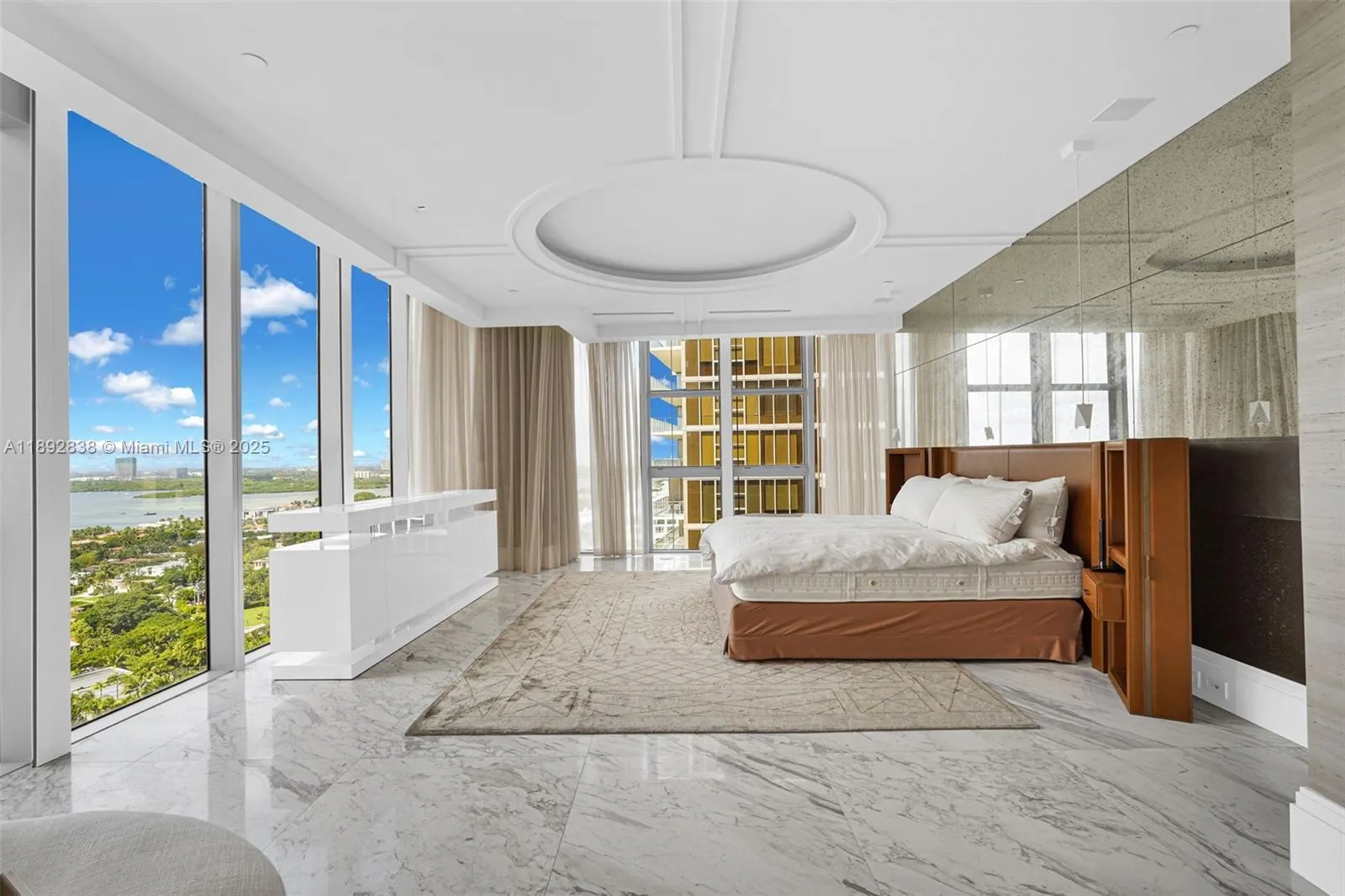 9701 Collins Ave, #2104S