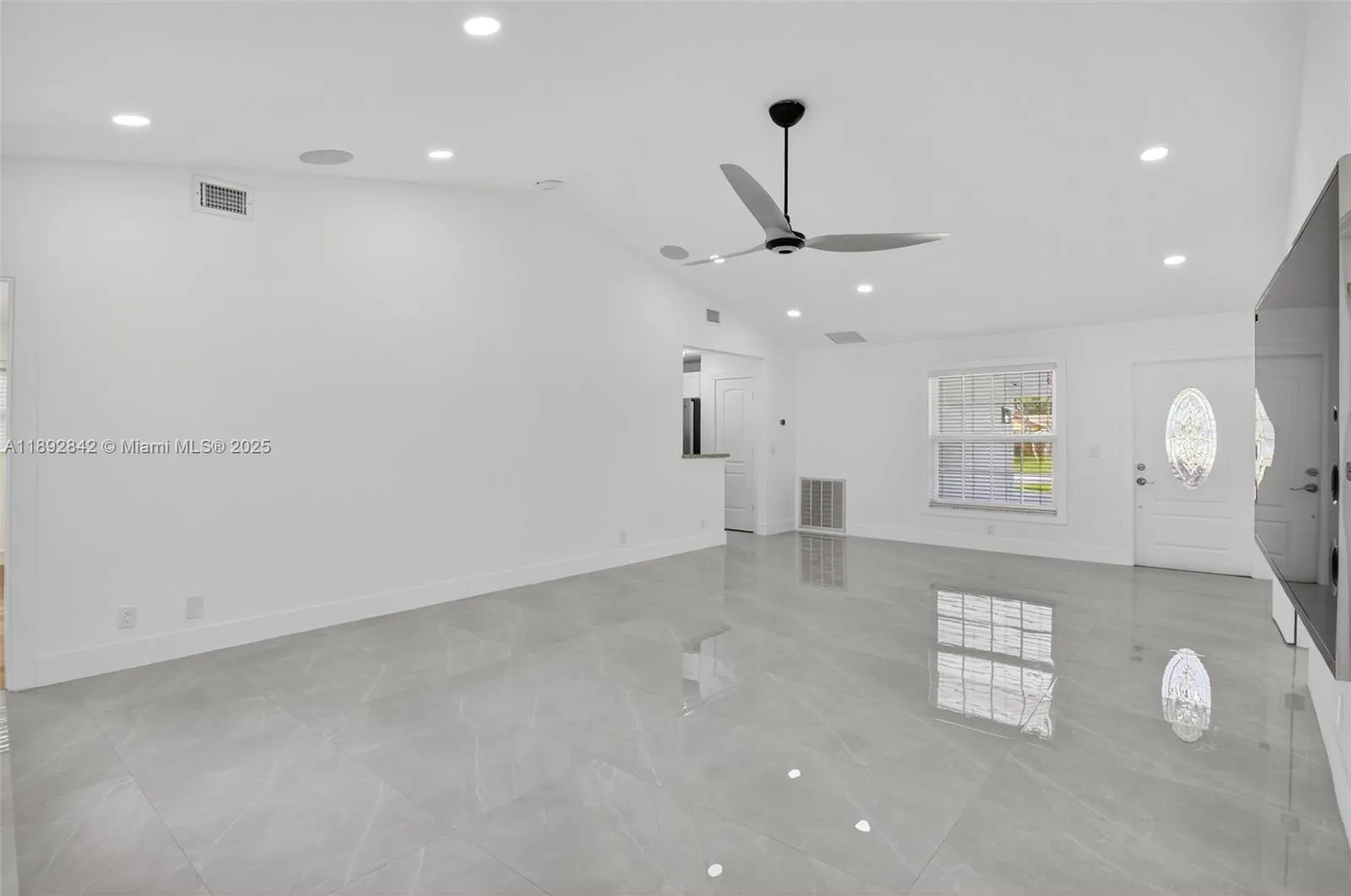 5276 Pine Tree Dr