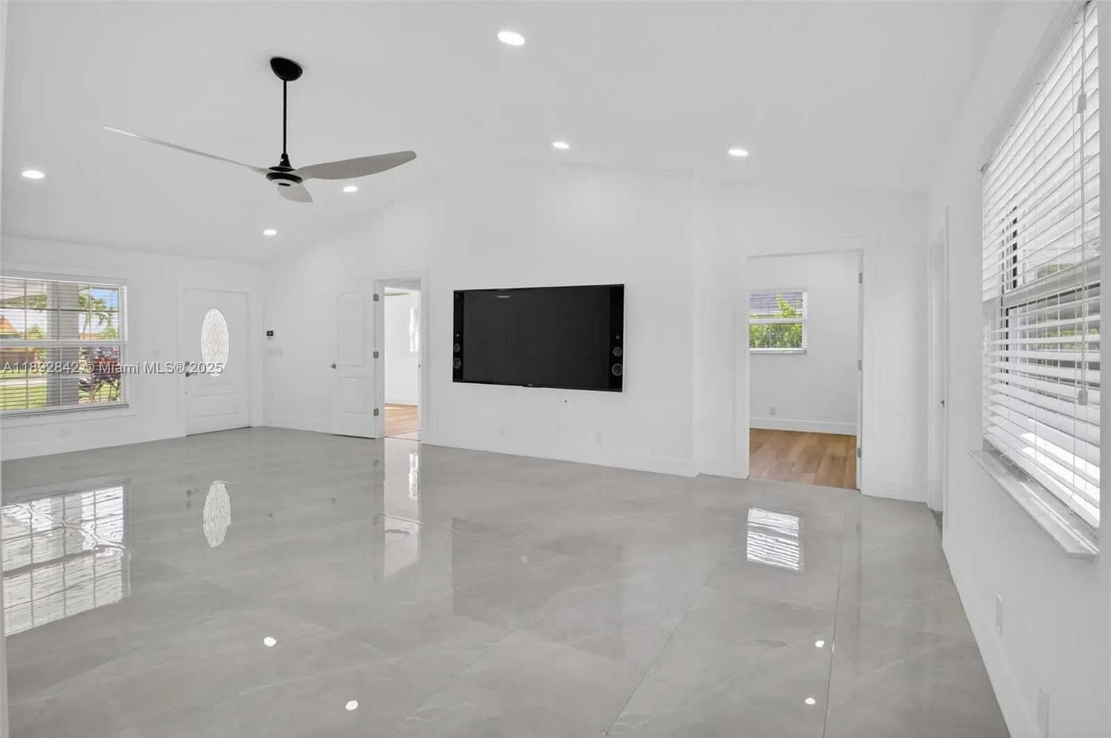 5276 Pine Tree Dr