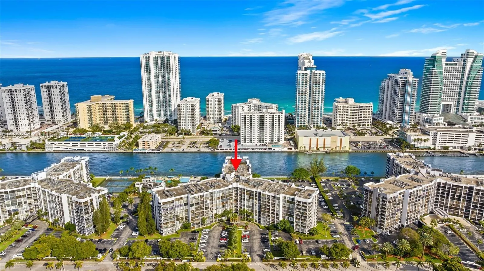 800 Parkview Dr, #221