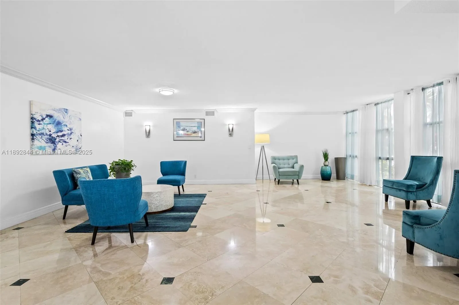 800 Parkview Dr, #221