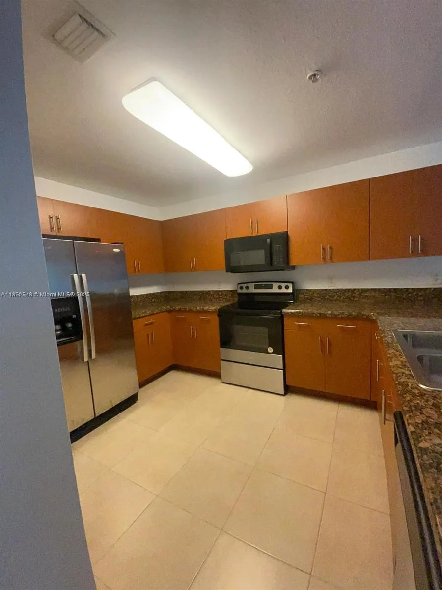11202 NW 83rd St, #221