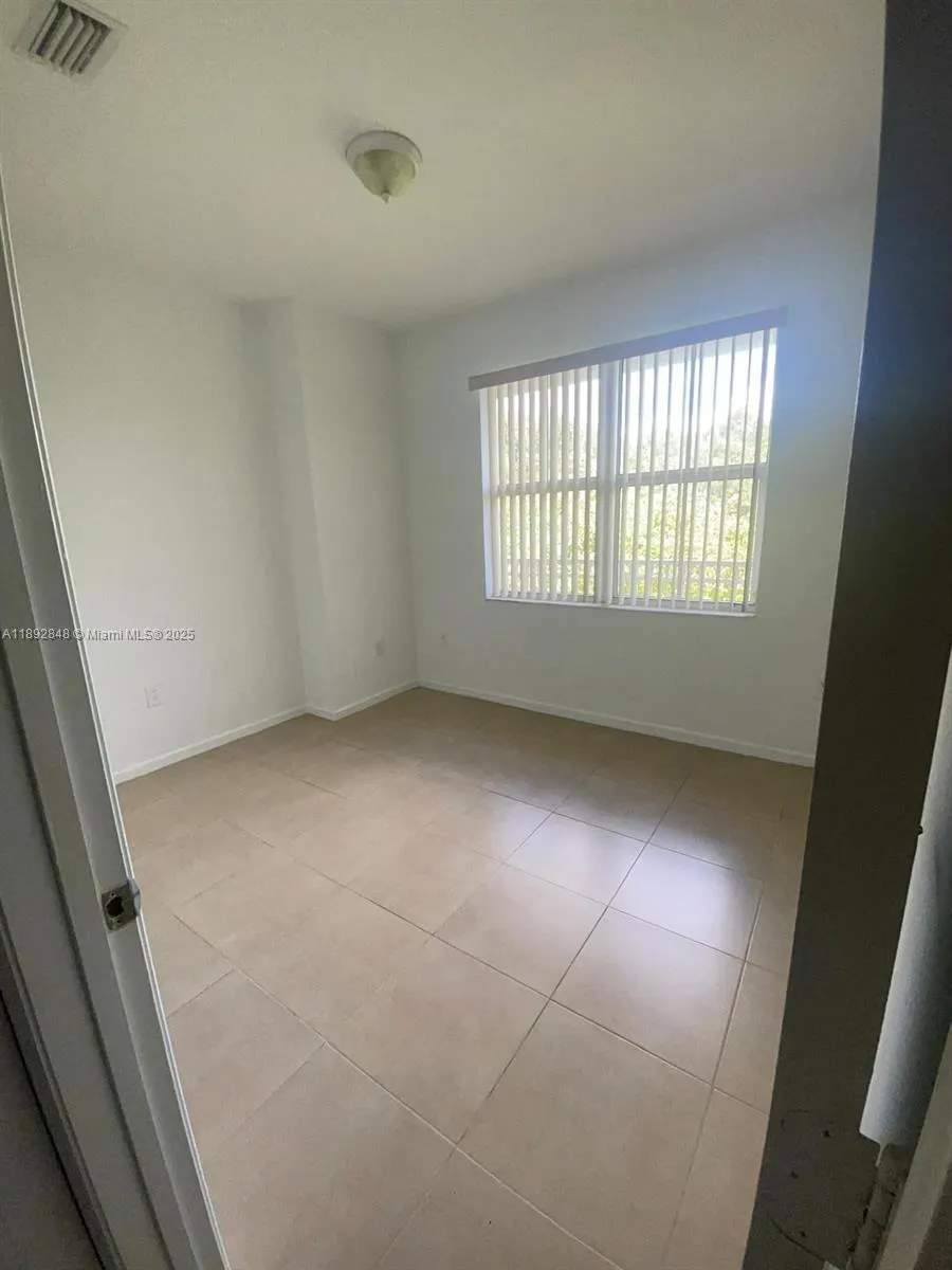 11202 NW 83rd St, #221