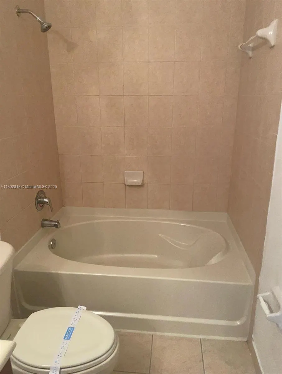 11202 NW 83rd St, #221