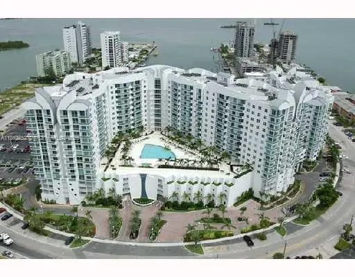 7900 Harbor Island Dr, #822