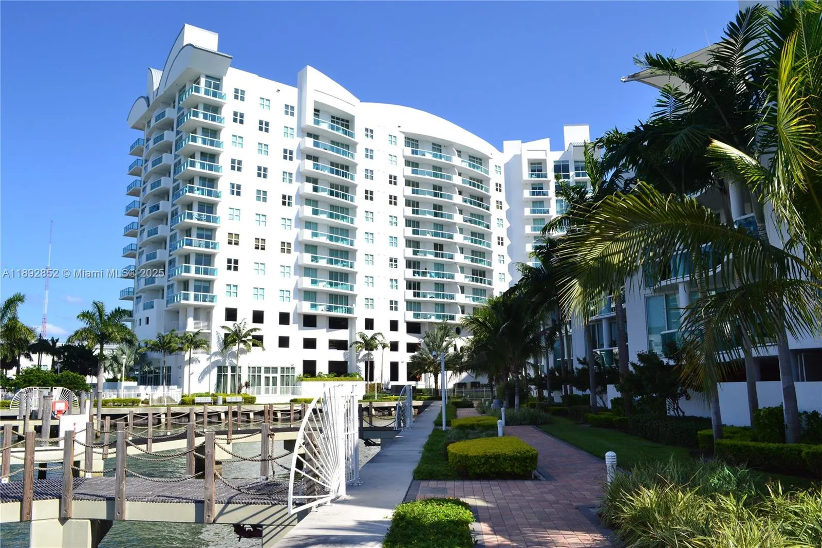 7900 Harbor Island Dr, #822