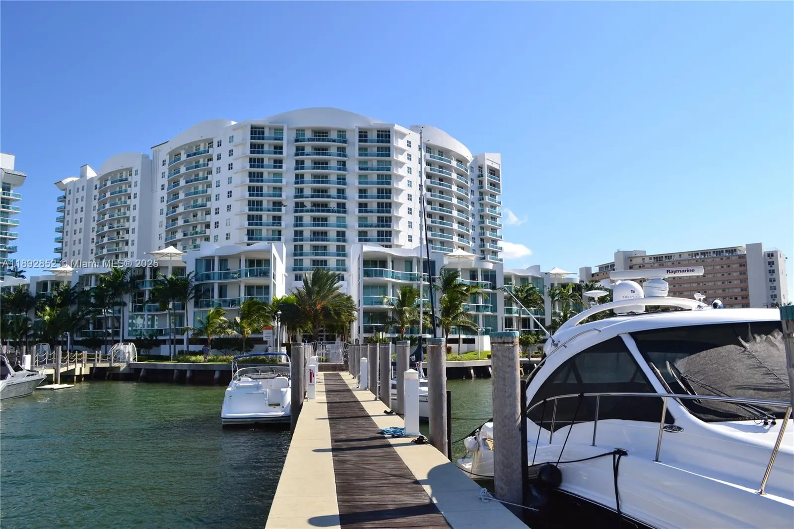 7900 Harbor Island Dr, #822